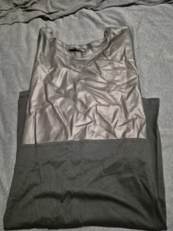 Kleid mit Leder