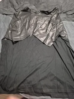 Kleid mit Leder