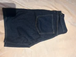 Knie lange Hose