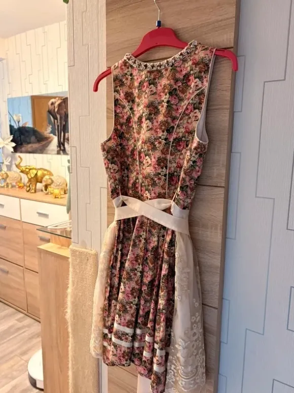 Krüger Blumendirndl