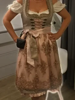 Krüger Dirndl in Brokatstoff mit Spitzenschürze , Pailletten, Perlen