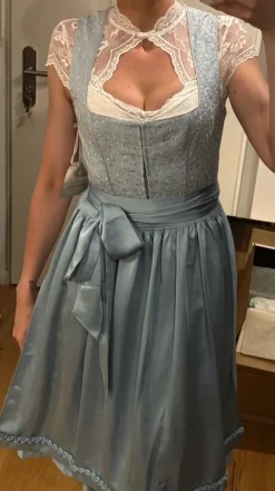 Krüger Dirndl Modell Soreya 70cm Victoria Swarovski Kollektion hellblau