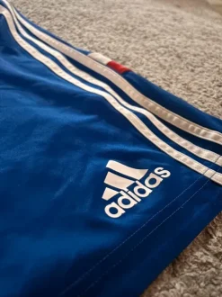 Kurze Adidas Hose