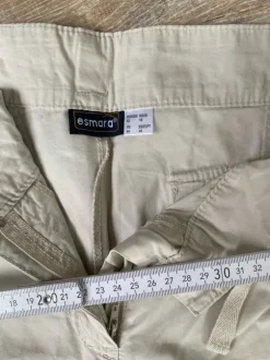 Kurze Damenhose beige