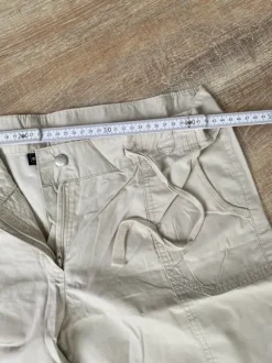 Kurze Damenhose beige