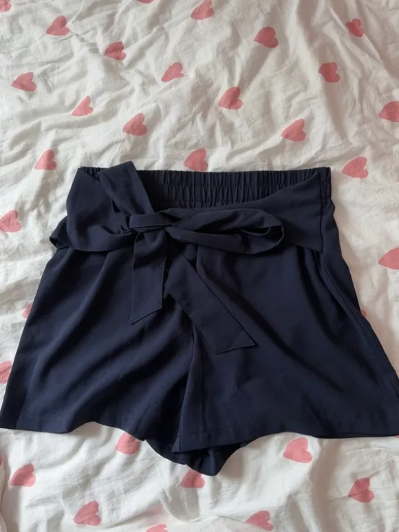 Kurze elegante Hose
