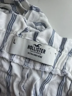 Kurze gestreifte Hose
