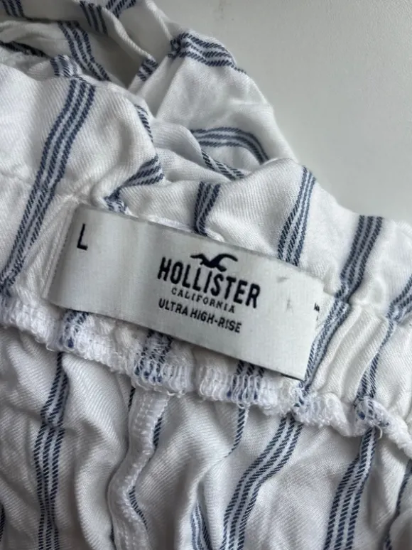 Kurze gestreifte Hose