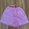 Kurze gestreifte Sommerhose