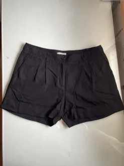 Kurze Hose / Kurze Stoffhose / Culotte / Shorts