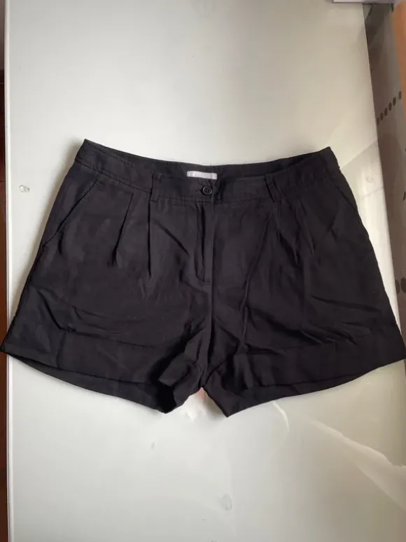 Kurze Hose / Kurze Stoffhose / Culotte / Shorts