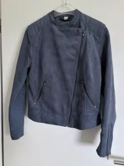 Kurze Jacke in Wildleder-Optik