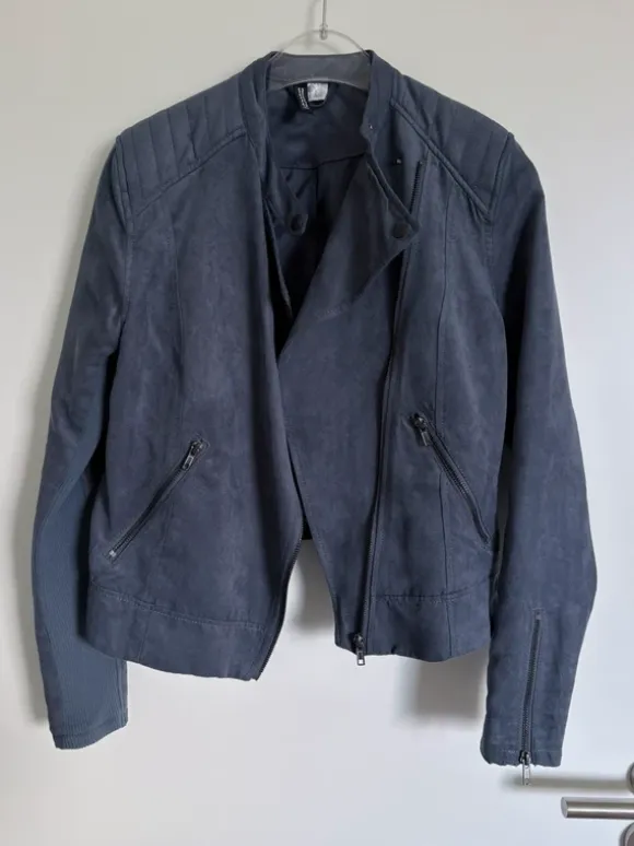 Kurze Jacke in Wildleder-Optik