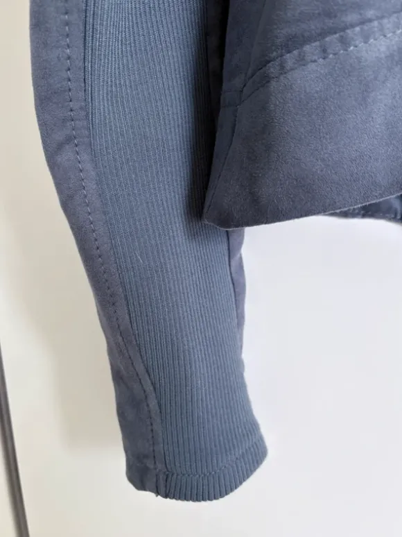 Kurze Jacke in Wildleder-Optik