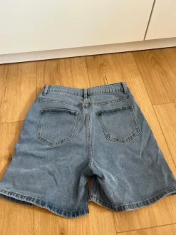 Kurze Jeans Hose