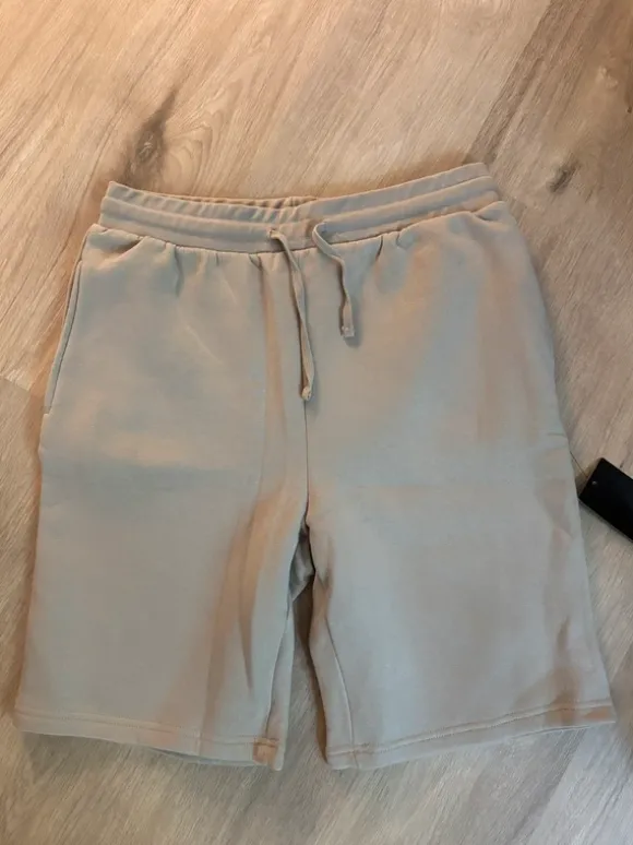 Kurze Jogginghose beige