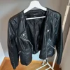 Kurze Lederjacke
