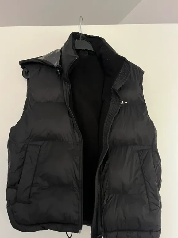 Kurze, Ärmellose Jacke schwarz