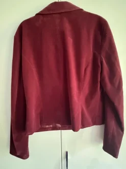 Kurze samtige Jacke