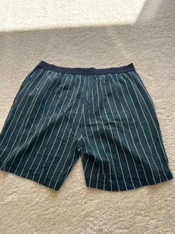 Kurze Schlafhose