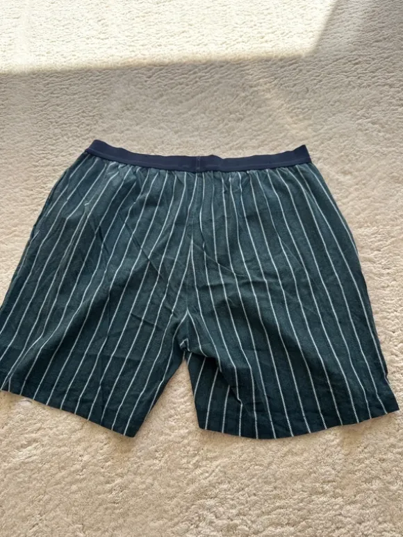 Kurze Schlafhose