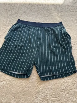 Kurze Schlafhose