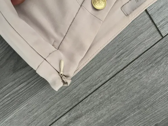 Kurze Stoffhose