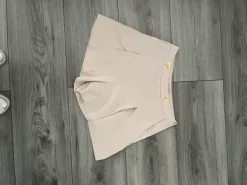 Kurze Stoffhose