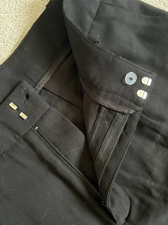 Kurze Stoffhose