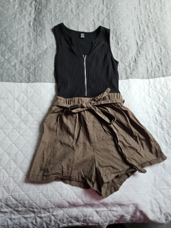 Kurzer Jumpsuit Gr. M