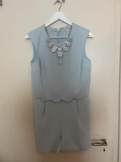 Kurzer Jumpsuit in Hellblau