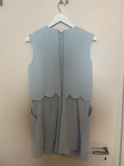 Kurzer Jumpsuit in Hellblau