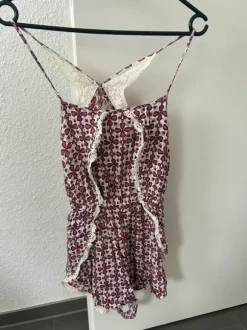 Kurzer Jumpsuite mit Spitze pink H&M Gr. 34