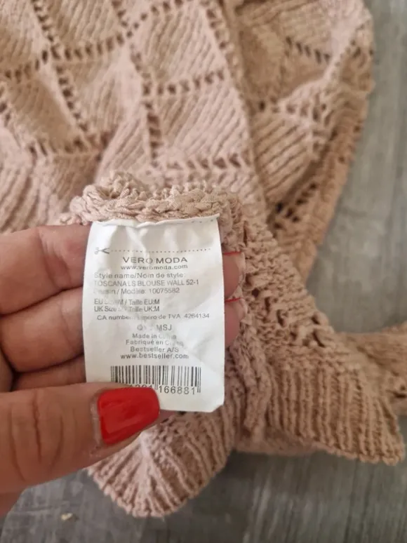 Kurzer pullover rosa mit loch Details