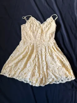 Kurzer spitzen jumpsuit