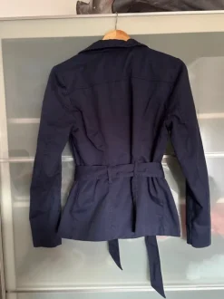 Kurzer Trenchcoat
