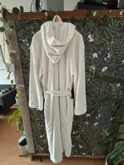 kuschliger Bademantel weiß