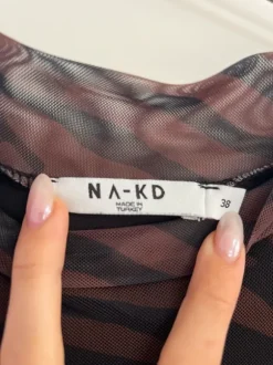 Langes Nakd Kleid mit Muster