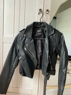 Lederjacke pull and bear