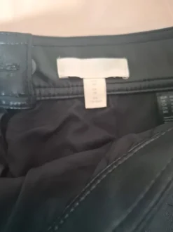 Lederrock H&M fällt aus wie 42