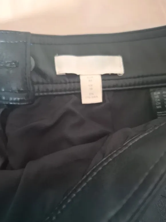 Lederrock H&M fällt aus wie 42