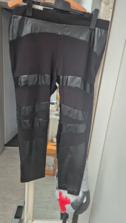 Leggings mit Lederimitat