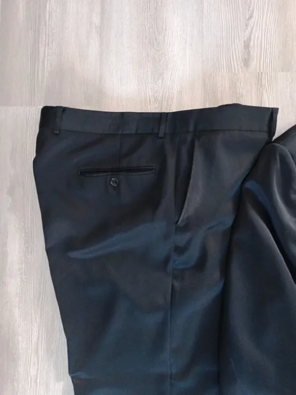 Leicht glänzender Anzug schwarz Größe ca 56
