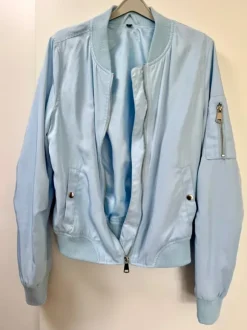Leichte Bomberjacke