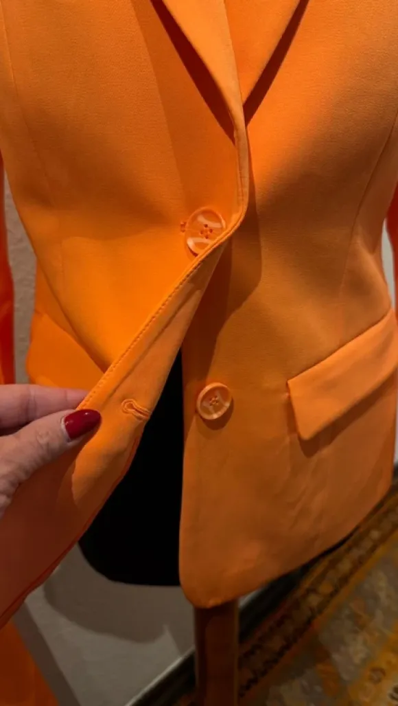 Leuchtender Hosenanzug Orange Gr. 38. Blazer & Hose. Statement Look