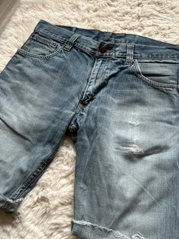 Levi’s 514 cropped bermuda shorts