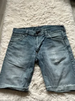 Levi’s 514 cropped bermuda shorts