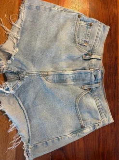 Levi`s 501 Jeansshorts Gr. L (W30)