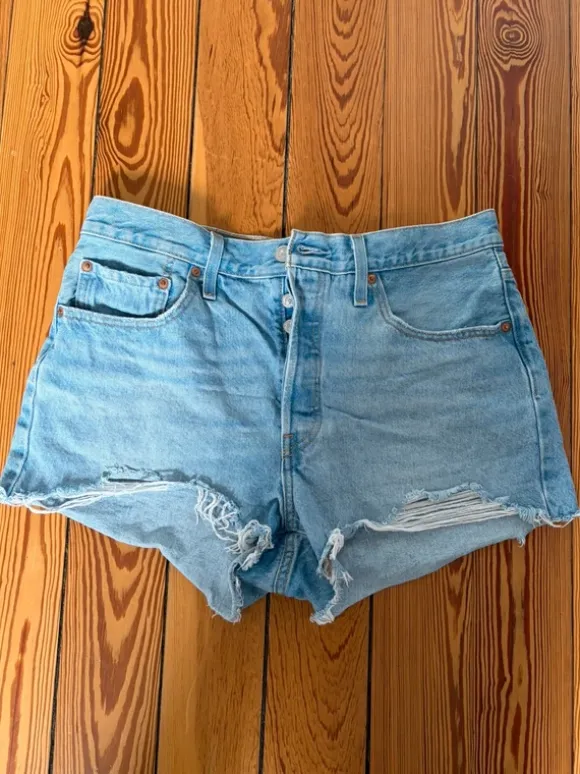 Levi’s 501 Jeansshorts Hellblau Destroyed W31