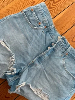 Levi’s 501 Jeansshorts Hellblau Destroyed W31